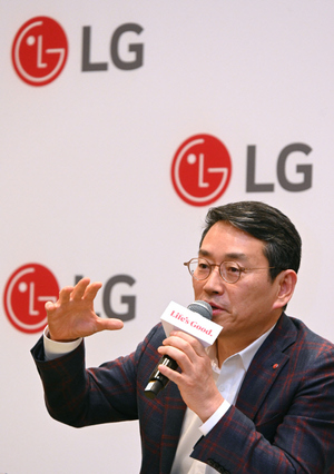 LG전자 조주완 CEO "2024년은 미래비전 가속 페달 밟는 해로 만들겠다"